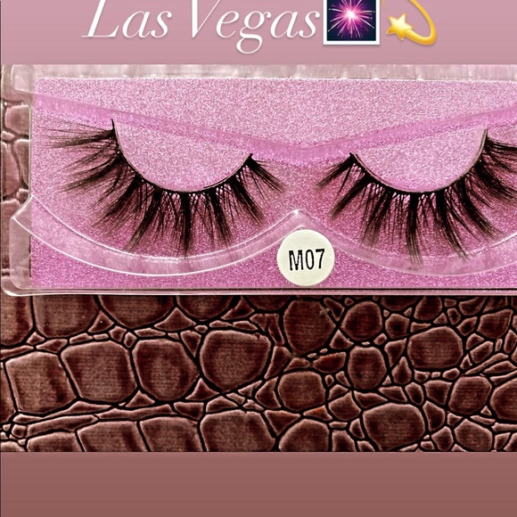 Eye lashes - Picture 7 of 11